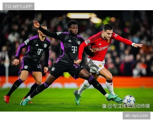 滕哈赫巧用空间策略打造攻防平衡，率队展现强势表现