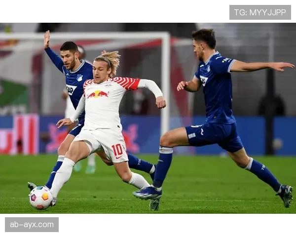 红牛竞技场迎战德甲新赛季,球迷热盼球队状态回升再创佳绩 红牛竞技场迎战德甲新赛季,球迷热盼球队状态回升再创佳绩