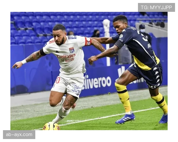 里昂球员默契配合闪耀赛场，团队协作助球队斩获关键联赛胜利