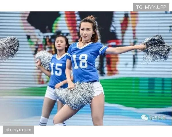 瑞典队新战袍黄蓝配色惊艳亮相,活力设计助力未来赛事征程 瑞典队新战袍黄蓝配色惊艳亮相,活力设计助力未来赛事征程