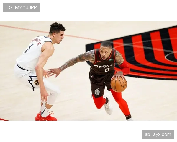 利拉德休赛期天天喝蛋白粉当水，家里泳池边摆满训练器械