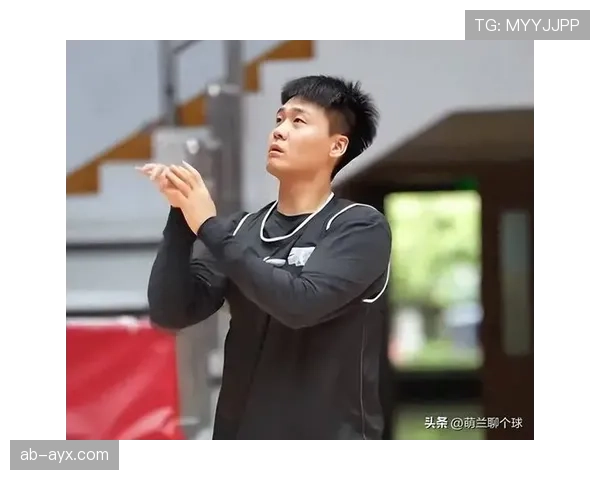 赵睿训练完直接拎两袋蛋白粉去夜店？